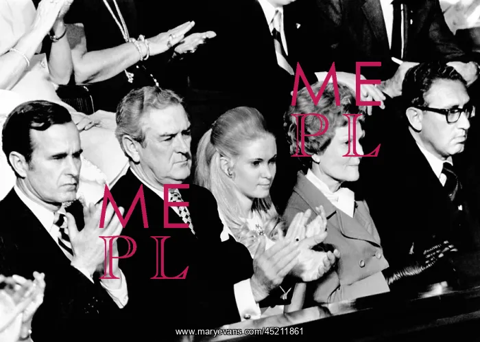 : Nixon family and administration listen to ? : Nixon family and administration listen to ?