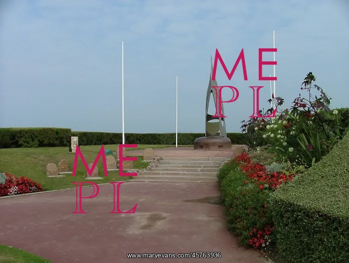 : No4 Commando & Captaine Philippe Kieffer Memorials : No4 Commando & Captaine Philippe Kieffer Memorials