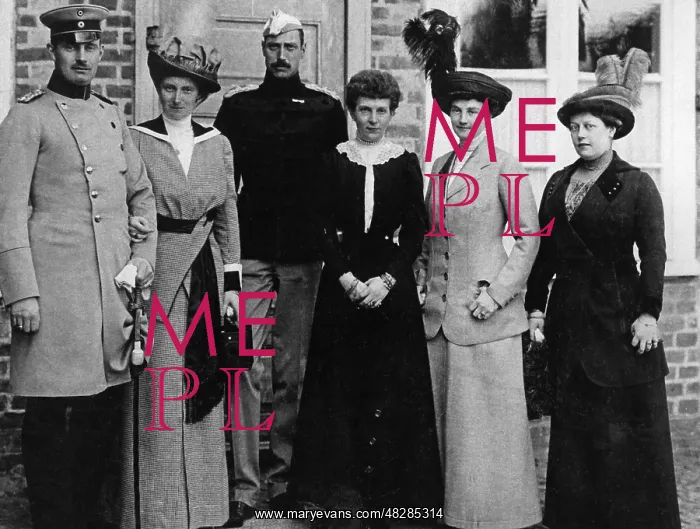 : Noble society, 1913 : Noble society, 1913
