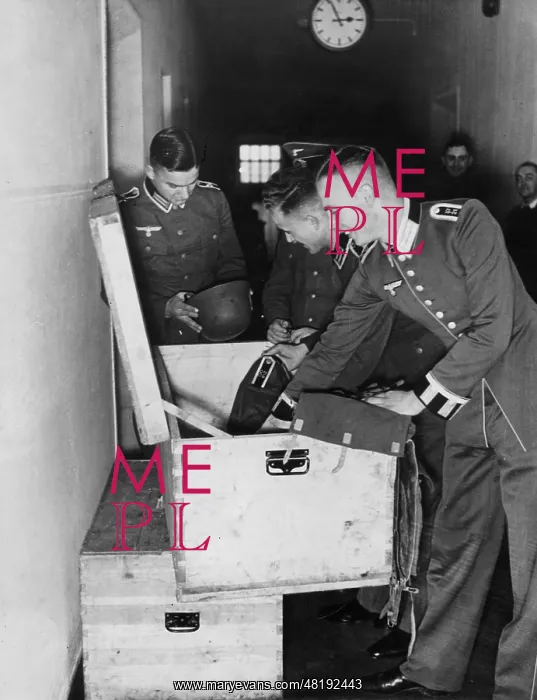 : Non commissioned officers unpack cloth coffers, 1938 : Non commissioned officers unpack cloth coffers, 1938