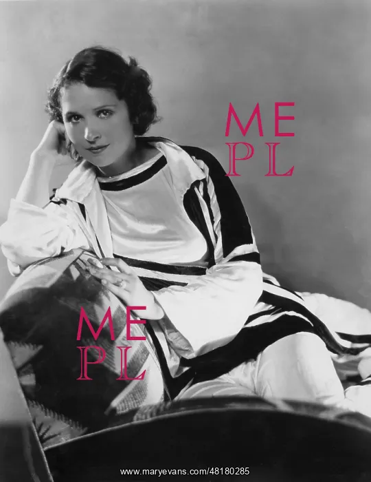 : Nora Gregor, 1933 : Nora Gregor, 1933