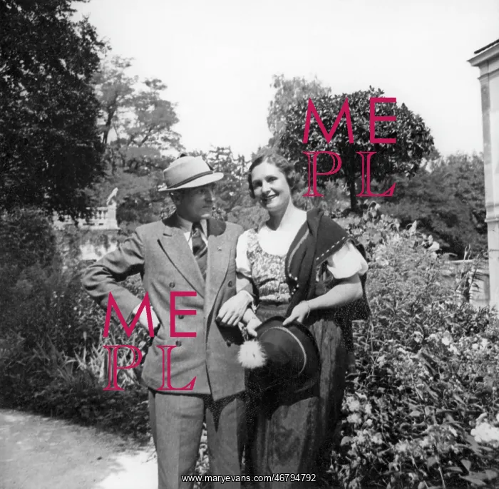 : Nora Gregor in Mirabell garden : Nora Gregor in Mirabell garden