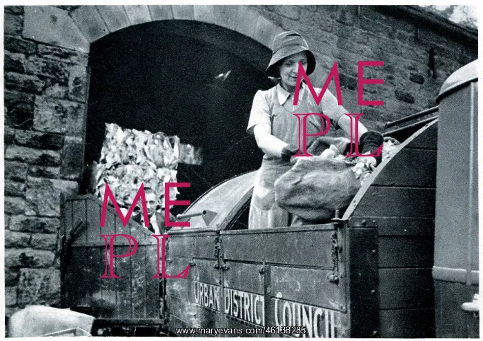 : Norah Blaney working on a dust-cart in WWII : Norah Blaney working on a dust-cart in WWII