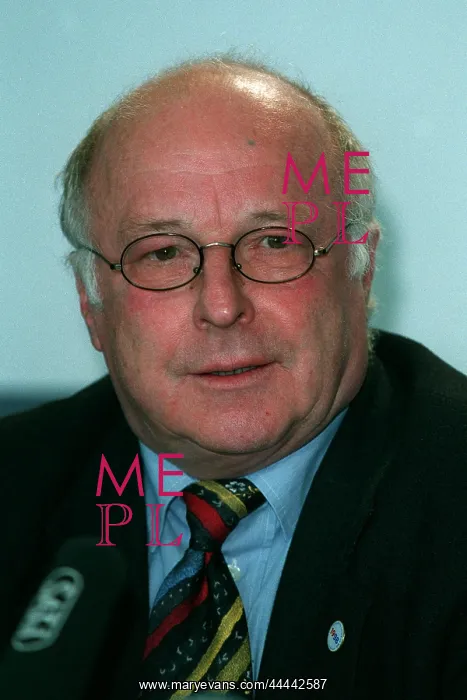  : Norbert Blum