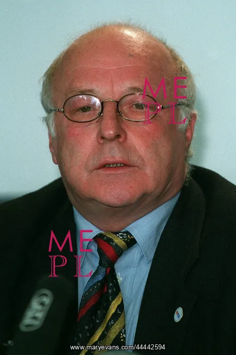  : Norbert Blum