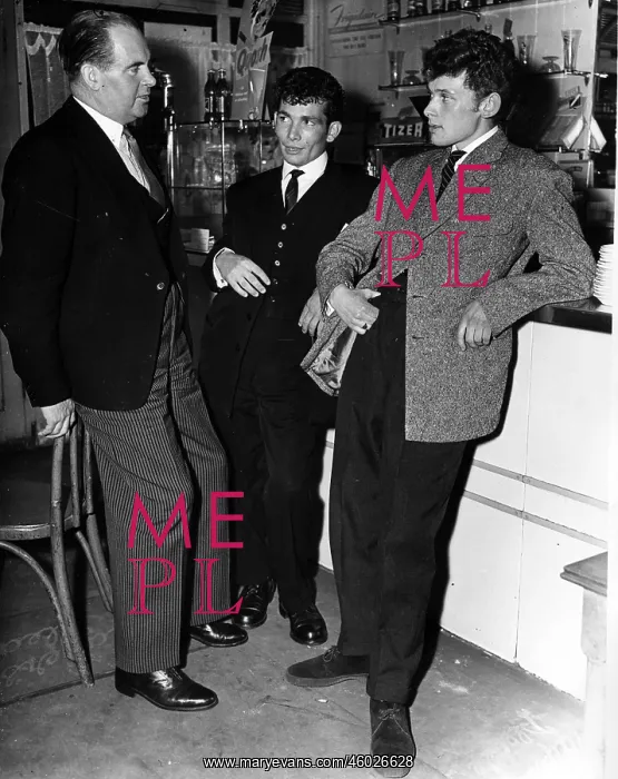 : Norman Dodds MP and Teddy boys : Norman Dodds MP and Teddy boys