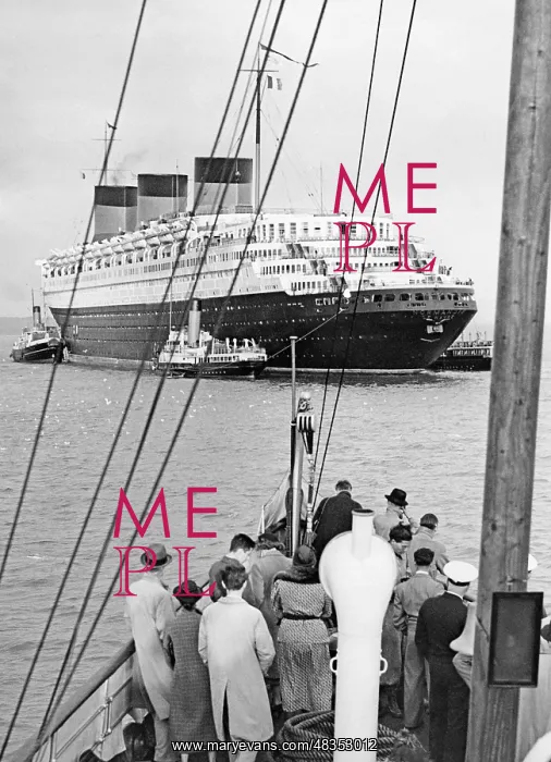: The Normandie in Southampton, 1937 : The Normandie in Southampton, 1937
