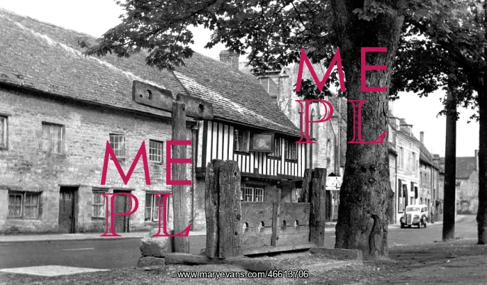  : Northleach, the Stocks c1955