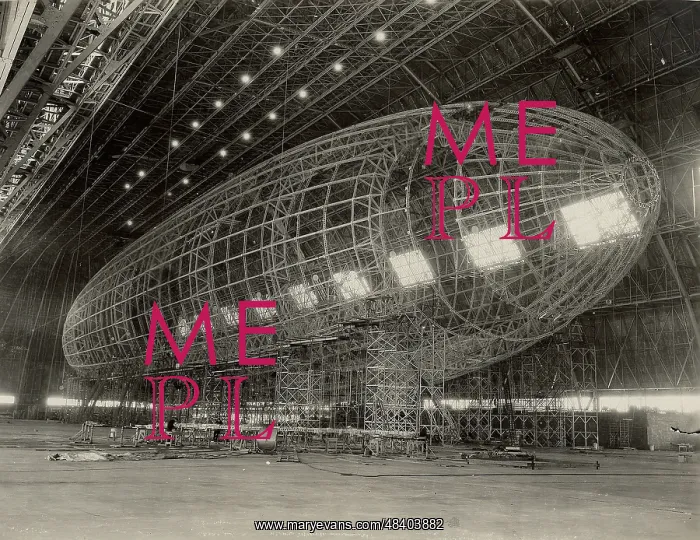 : The nose of USS Akron being attached, circa 1933 : The nose of USS Akron being attached, circa 1933