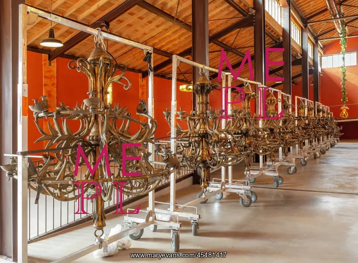  : Notre-Dame chandeliers, Mathieu Lustrerie, Gargas, Provence