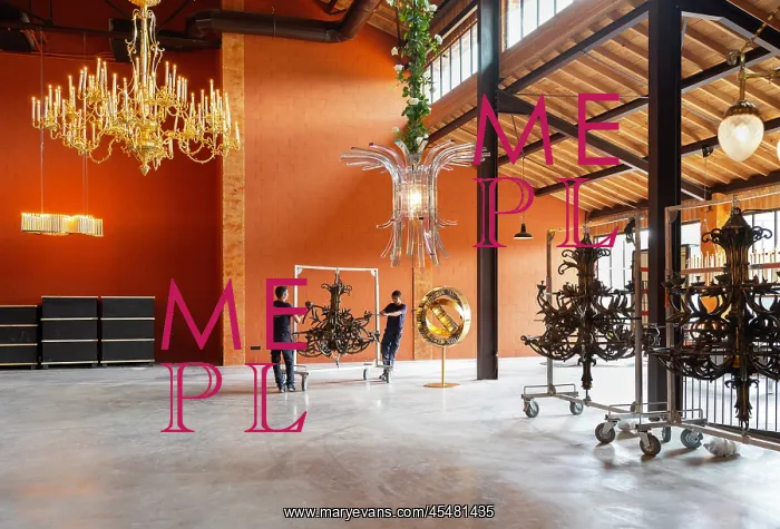: Notre-Dame chandeliers, Mathieu Lustrerie, Gargas, Provence : Notre-Dame chandeliers, Mathieu Lustrerie, Gargas, Provence