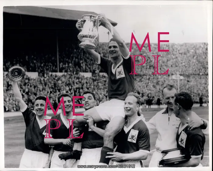 : Nottingham Forest win FA Cup with ten men : Nottingham Forest win FA Cup with ten men