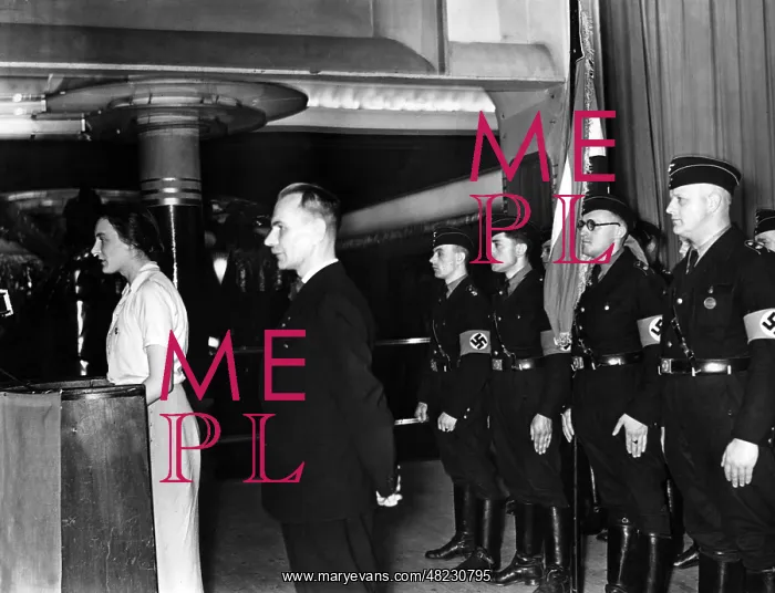 : NS speaker at an event of the Scherl publishing house : NS speaker at an event of the Scherl publishing house