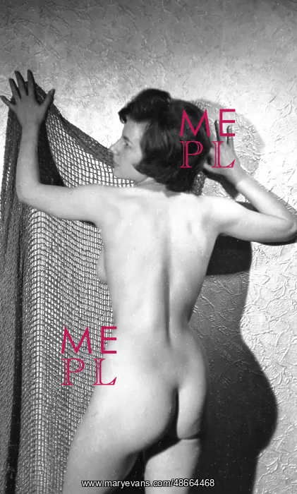 : Nude female in artful pose : Nude female in artful pose