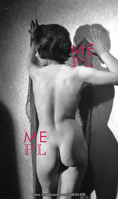 : Nude female in artful pose : Nude female in artful pose