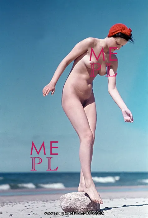 : Nude Woman at the Beach : Nude Woman at the Beach