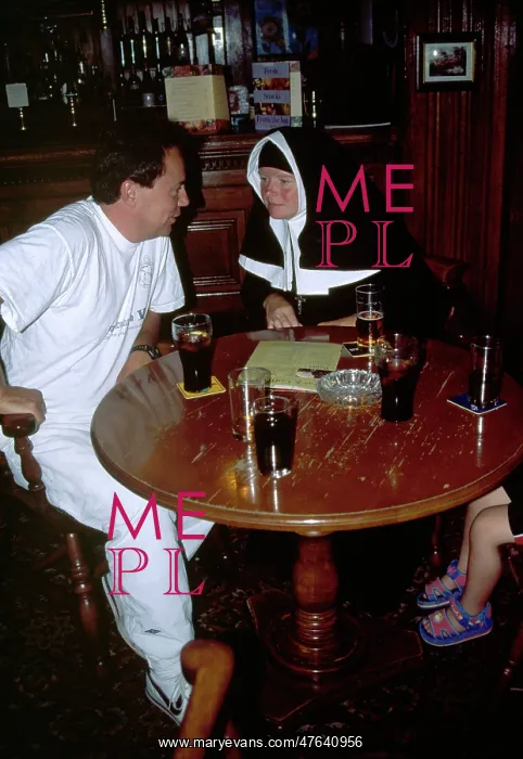  : Nun with a man in a pub