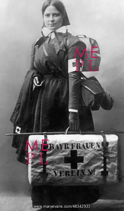  : Nurse in field equipment, 1914