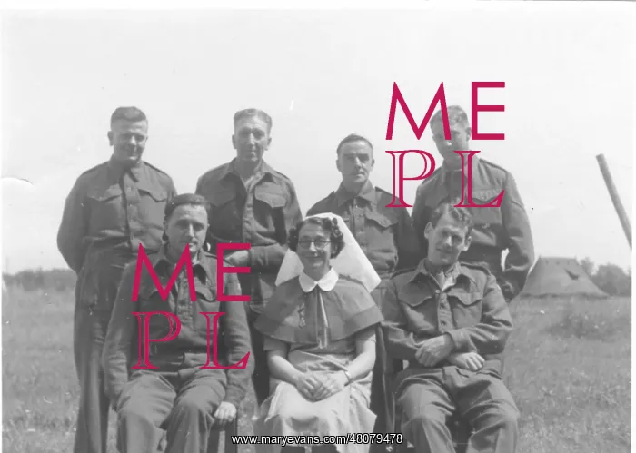 : Nurse with group of servicemen : Nurse with group of servicemen