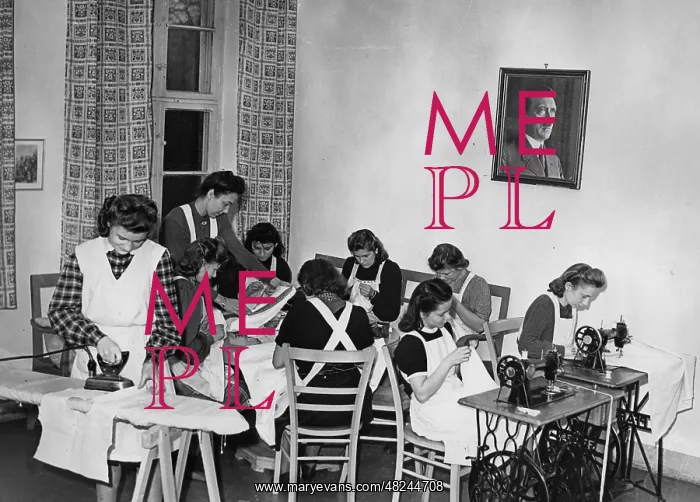 : Nursemaids school of the NSV, 1943 : Nursemaids school of the NSV, 1943