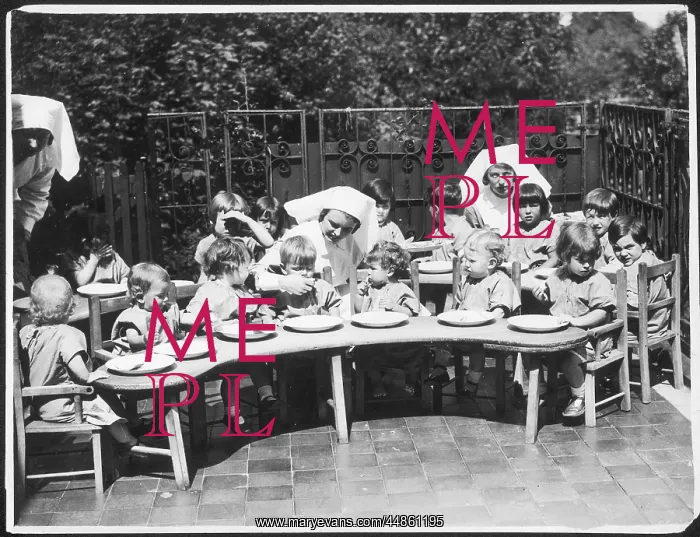 : Nursery school lunchtime : Nursery school lunchtime