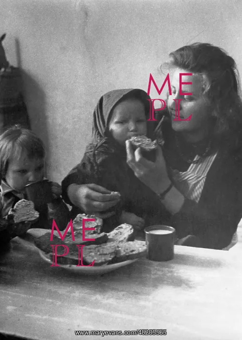 : Nursery teacher in Warthegau, 1944 : Nursery teacher in Warthegau, 1944