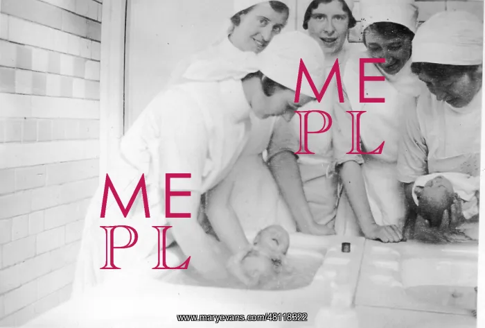 : Nurses bathing newborn babies : Nurses bathing newborn babies