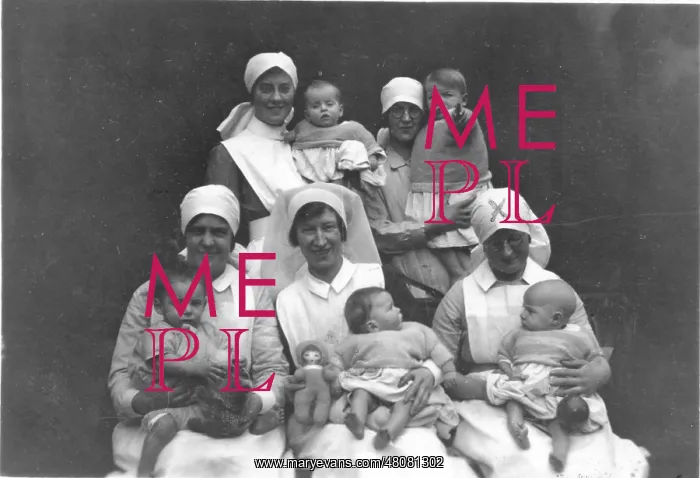 : Nurses and children : Nurses and children