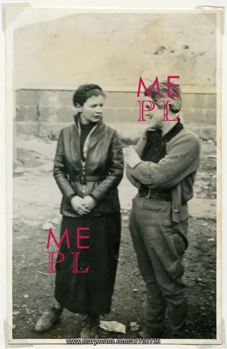 : Nurses at Cuevas Labradas, 1938 : Nurses at Cuevas Labradas, 1938