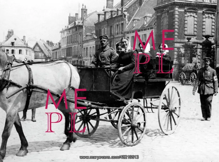 : Nurses in a horse carriage, 1916 : Nurses in a horse carriage, 1916