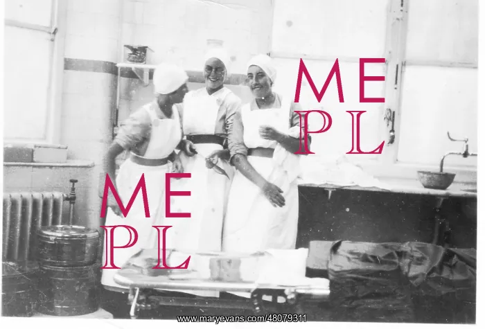 : Nurses in an operating theatre : Nurses in an operating theatre