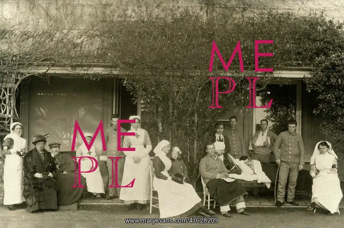 : Nurses & Patients, Front Verandah, Quex Park : Nurses & Patients, Front Verandah, Quex Park
