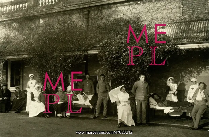 : Nurses & Patients, Front Verandah, Quex Park : Nurses & Patients, Front Verandah, Quex Park