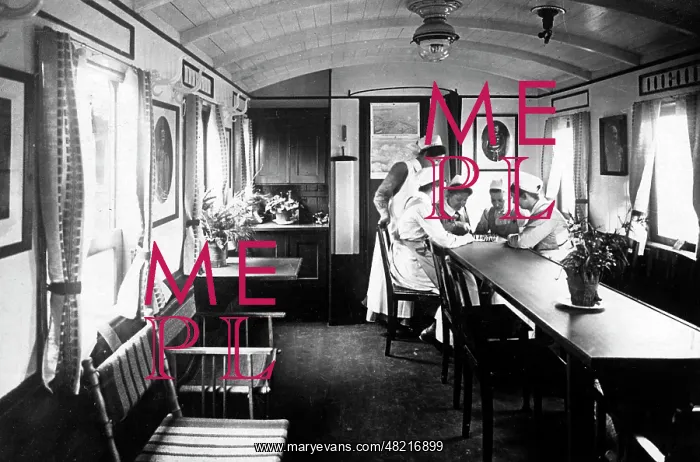 : Nurses playing a board game, 1916 : Nurses playing a board game, 1916