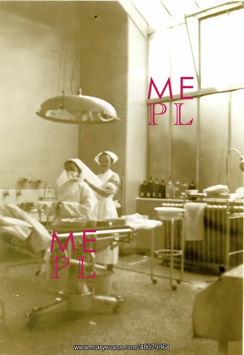 : Nurses preparing for surgery : Nurses preparing for surgery