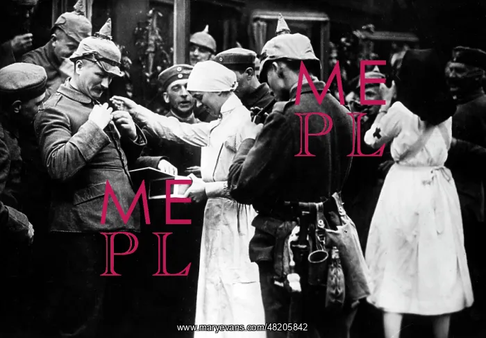  : Nurses present soldiers with gifts, 1914