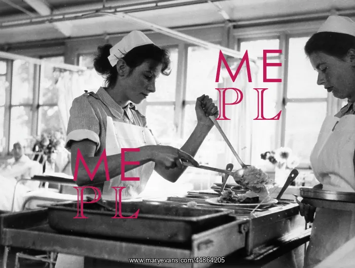 : NURSES SERVING FOOD : NURSES SERVING FOOD