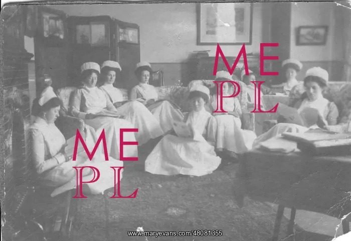 : Nurses in sitting room, St Thomas?s Hospital : Nurses in sitting room, St Thomas?s Hospital
