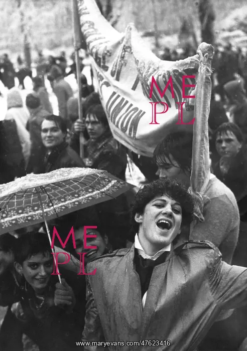 : NUS students demonstrating in the snow, London : NUS students demonstrating in the snow, London