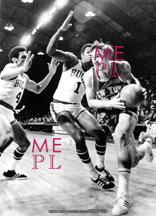: NY Knicks Dave DeBusschere, with basketball ? : NY Knicks Dave DeBusschere, with basketball ?