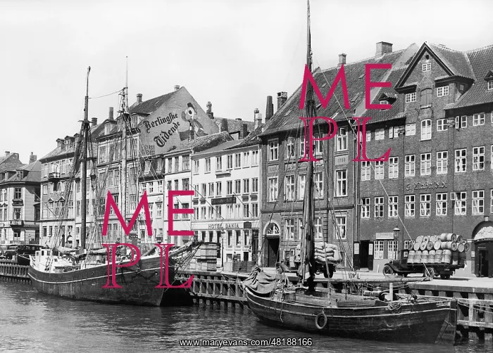 : The Nyhavn in Copenhagen, 1936 : The Nyhavn in Copenhagen, 1936