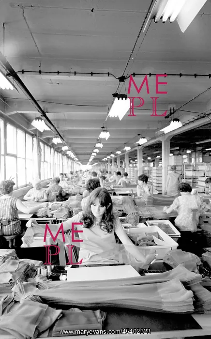 : Nylon stockings - production : Nylon stockings - production