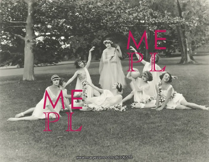  : Nymphs posing in park