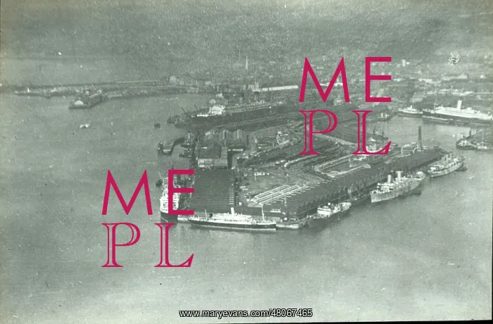 : O E Simmonds aerial view of Southampton Docks : O E Simmonds aerial view of Southampton Docks