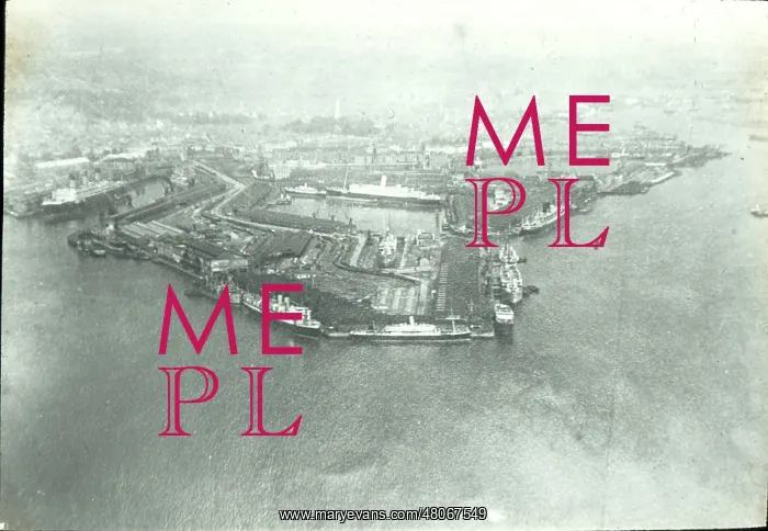 : O E Simmonds aerial view of Southampton Docks : O E Simmonds aerial view of Southampton Docks