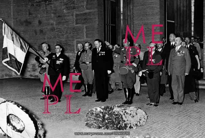 : Oberlindober and Berard at the memorial in Berlin, 1937 : Oberlindober and Berard at the memorial in Berlin, 1937