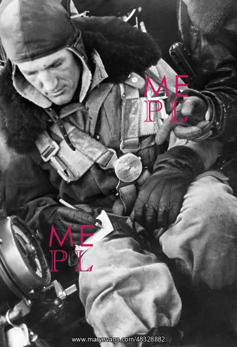 : Observer on board a Heinkel He 111, 1942 : Observer on board a Heinkel He 111, 1942