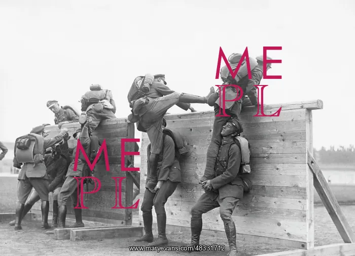 : Obstacle running of a Stahlhelm unit in Berlin, 1932 : Obstacle running of a Stahlhelm unit in Berlin, 1932