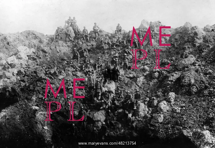 : Occupation of a mine crater at the Western front, 1917 : Occupation of a mine crater at the Western front, 1917