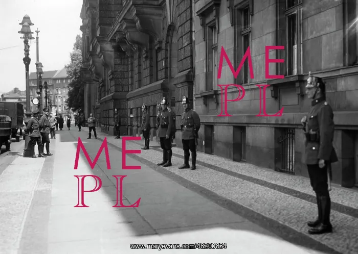 : Occupation of the DNVP party headquarters in Berlin, 1933 : Occupation of the DNVP party headquarters in Berlin, 1933